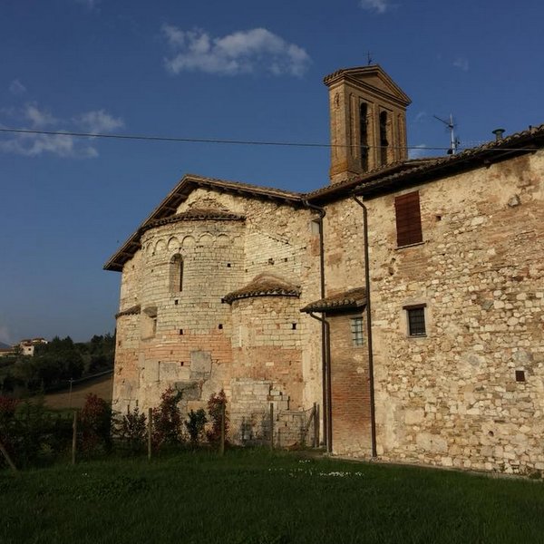 Saint Sabin au pied de la ville de Spoleto