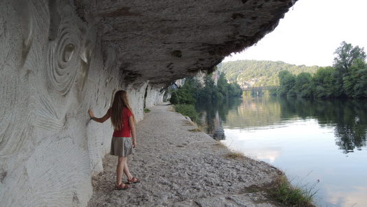 Chemin de halage taillé dans le roc