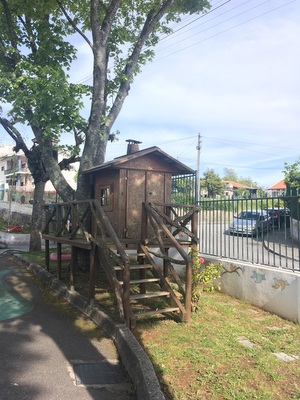 Bivouac dans la cour de l'école ?