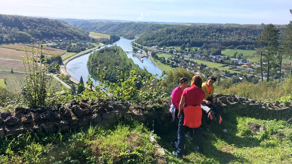 Vue sur la Meuse depuis les ruines de Poilvache