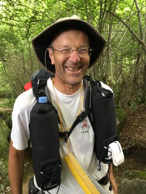 François et ses bouteilles ventrales