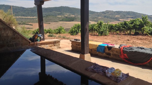 Baignade dans un antique lavoir