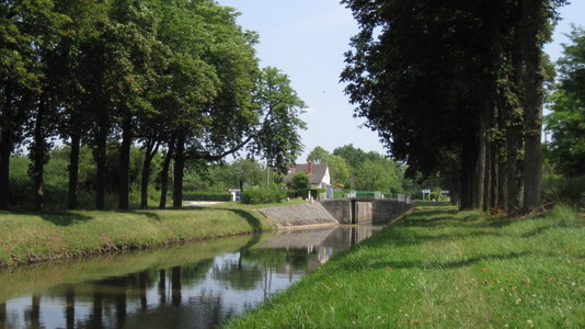 Le Canal du Berry vers Saint-Amand-Montrond