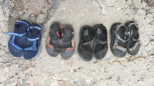 Mes différentes paires de sandales, dont certaines ont pas mal marché