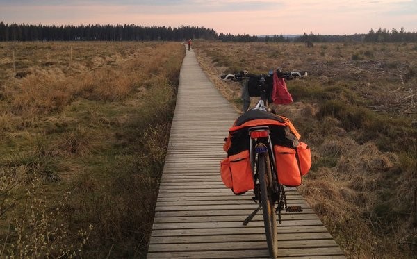 Pèlerinage à vélo : que mettre dans ses sacoches ?